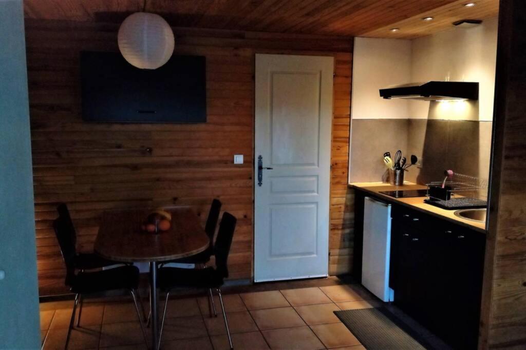 Studio 32M2 - Dans Propriete Avec Vue Imprenable Sur Le Lac Du Salagou Liausson Eksteriør billede